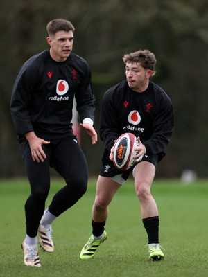 110226 - Wales Rugby Training - Dan Edwards during training