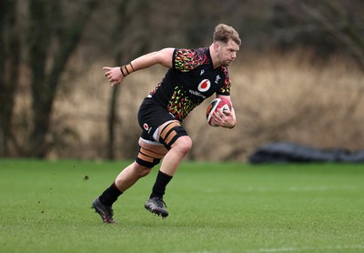 110226 - Wales Rugby Training - Olly Cracknell during training