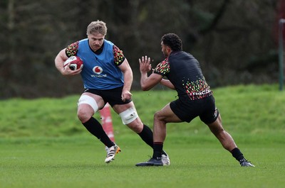 110226 - Wales Rugby Training - Aaron Wainwright during training