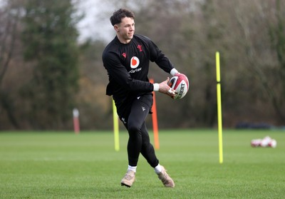 110226 - Wales Rugby Training - Tom Rogers during training