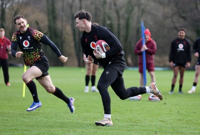 110226 - Wales Rugby Training - Tom Rogers during training