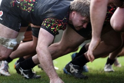 110226 - Wales Rugby Training - Aaron Wainwright during training