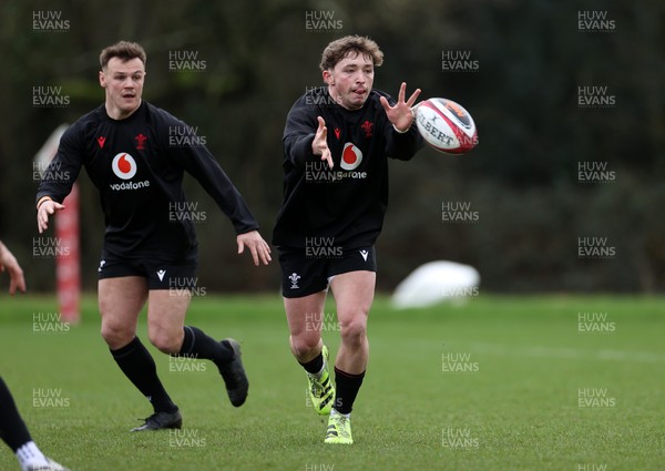 110226 - Wales Rugby Training - Dan Edwards during training