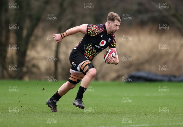 110226 - Wales Rugby Training - Olly Cracknell during training
