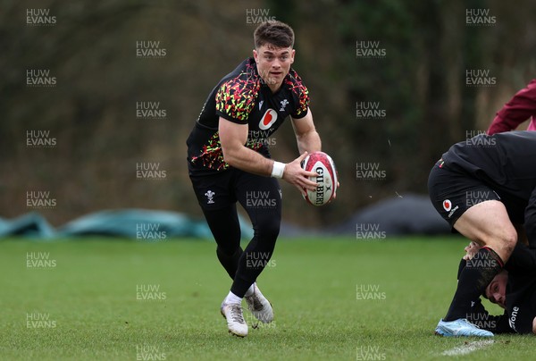 110226 - Wales Rugby Training - Reuben Morgan-Williams during training