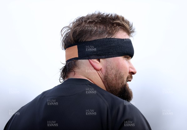 110226 - Wales Rugby Training - Tomas Francis during training