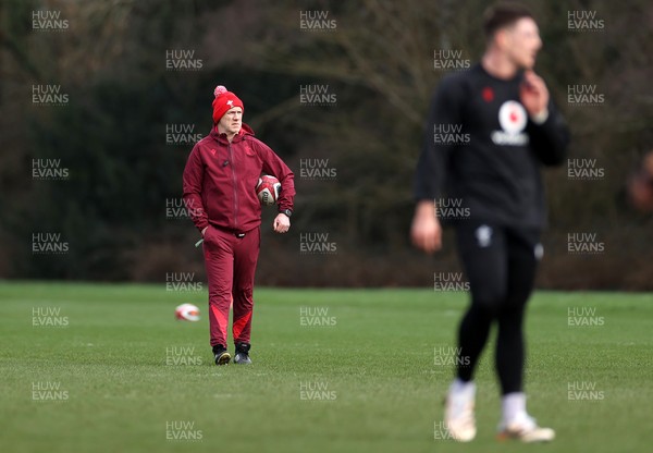 110226 - Wales Rugby Training - Steve Tandy, Head Coach during training