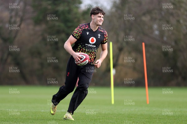 110226 - Wales Rugby Training - Eddie James during training