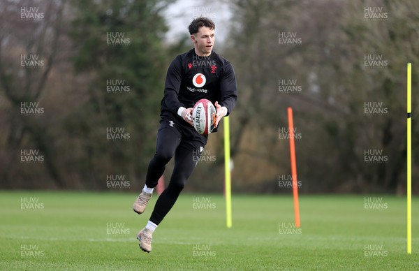 110226 - Wales Rugby Training - Tom Rogers during training