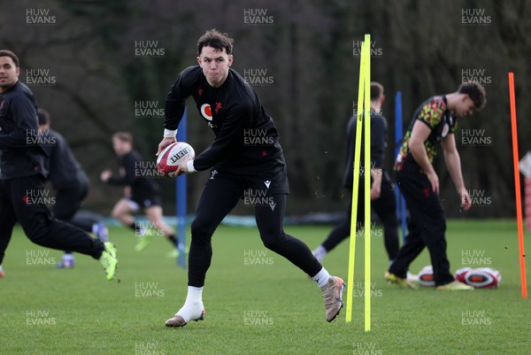 110226 - Wales Rugby Training - Tom Rogers during training