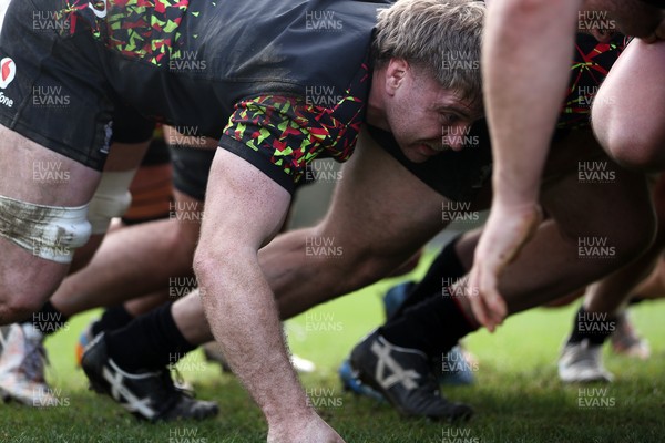110226 - Wales Rugby Training - Aaron Wainwright during training