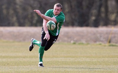 11.03.10 ... Wales rugby training session -  Wales' Richie Rees in training 