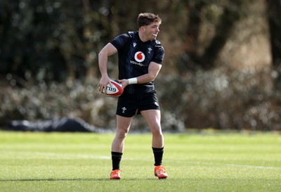 110325 - Wales Rugby Training ahead of their 6 Nations game against England on Saturday - Dan Edwards during training