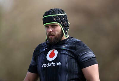 110325 - Wales Rugby Training ahead of their 6 Nations game against England on Saturday - Nicky Smith during training