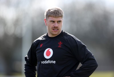 110325 - Wales Rugby Training ahead of their 6 Nations game against England on Saturday - Aaron Wainwright during training