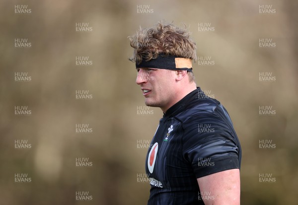 110325 - Wales Rugby Training ahead of their 6 Nations game against England on Saturday - Jac Morgan during training