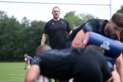 110625 - Wales Rugby Training - Gethin Jenkins, Defence Coach during training