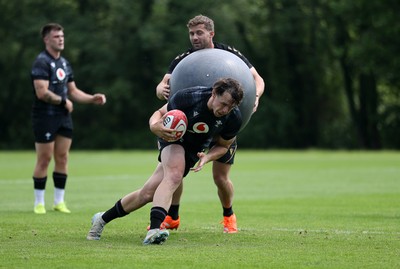 110625 - Wales Rugby Training - Tom Rogers during training