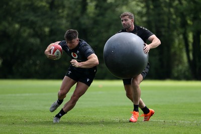 110625 - Wales Rugby Training - Reuben Morgan-Williams during training