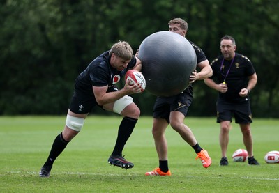 110625 - Wales Rugby Training - Aaron Wainwright during training