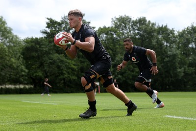 110625 - Wales Rugby Training - Alex Mann during training