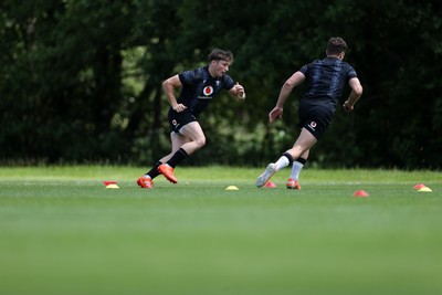 110625 - Wales Rugby Training - Dan Edwards during training
