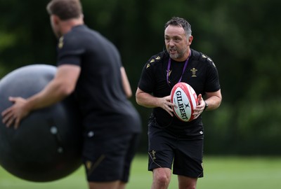 110625 - Wales Rugby Training - Matt Sherratt, Head Coach during training