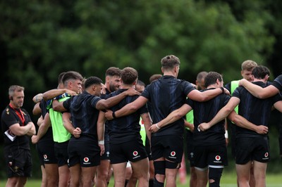 110625 - Wales Rugby Training - Team huddle