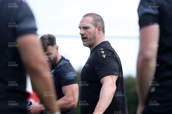110625 - Wales Rugby Training - Gethin Jenkins, Defence Coach during training