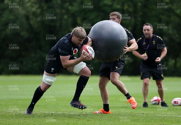 110625 - Wales Rugby Training - Aaron Wainwright during training