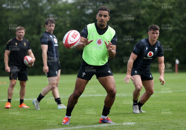 110625 - Wales Rugby Training - Ben Thomas during training