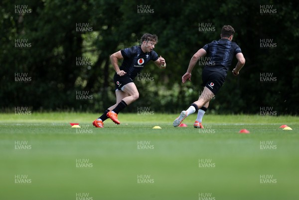 110625 - Wales Rugby Training - Dan Edwards during training