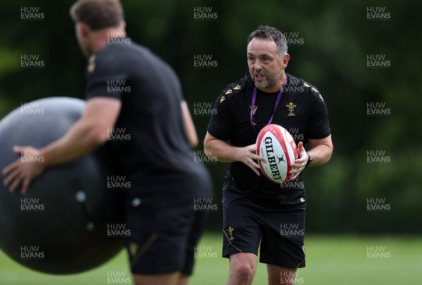 110625 - Wales Rugby Training - Matt Sherratt, Head Coach during training