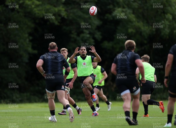 110625 - Wales Rugby Training - Ben Thomas during training