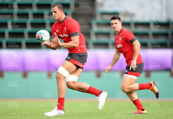 111019 - Wales Rugby Training - Aaron Shingler during training