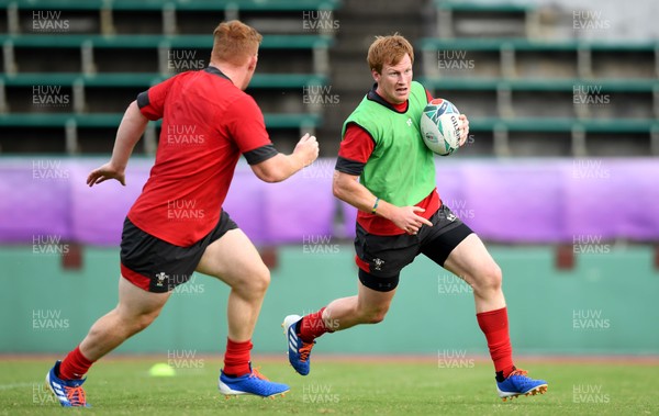 111019 - Wales Rugby Training - Rhys Patchell during training