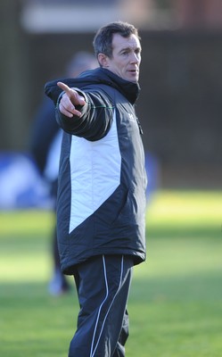 11.11.08 - Wales Rugby Training - Wales attack coach, Rob Howley 