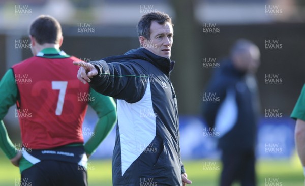 11.11.08 - Wales Rugby Training - Wales attack coach, Rob Howley 