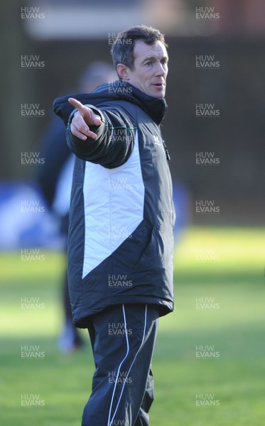11.11.08 - Wales Rugby Training - Wales attack coach, Rob Howley 