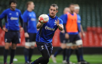 11.11.10 - Wales Rugby Training - Shane Williams during training. 