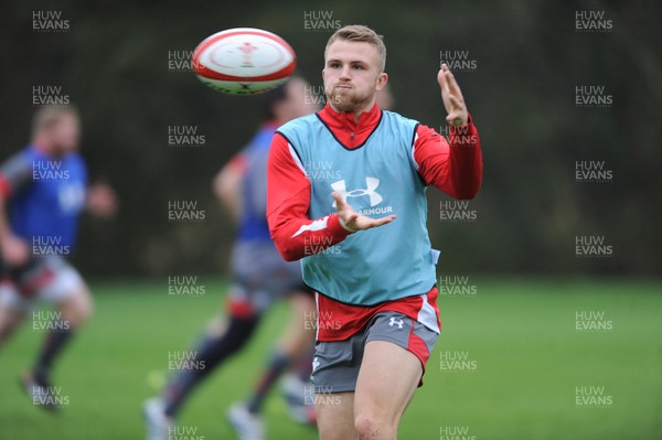 111113 - Wales Rugby Training -Tom Prydie during training