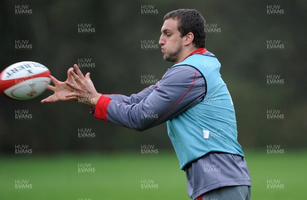 111113 - Wales Rugby Training -Sam Warburton during training