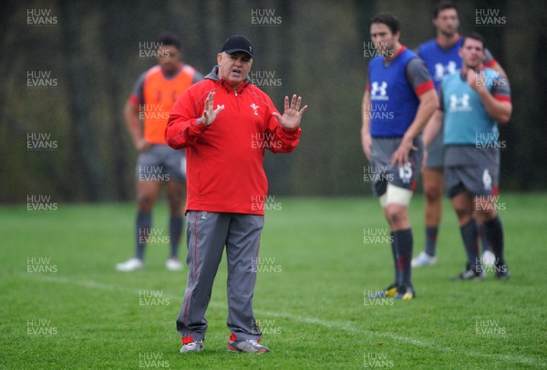 111113 - Wales Rugby Training -Warren Gatland during training