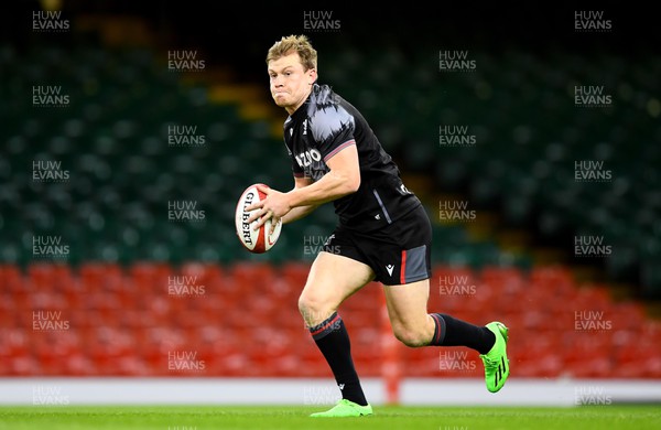 111122 - Wales Rugby Training - Nick Tompkins during training