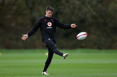 111125 - Wales Rugby Training in the week leading up to their Quilter Nations Series game against Japan - Reuben Morgan-Williams during training