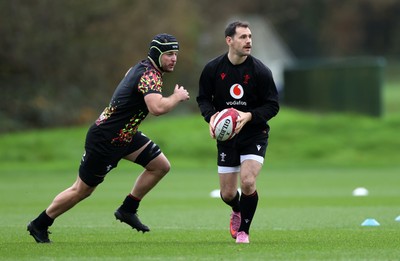 111125 - Wales Rugby Training in the week leading up to their Quilter Nations Series game against Japan - Tomos Williams during training