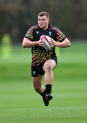111125 - Wales Rugby Training in the week leading up to their Quilter Nations Series game against Japan - Danny Southworth during training