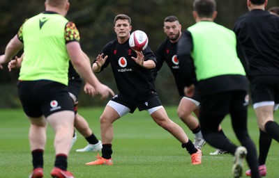 111125 - Wales Rugby Training in the week leading up to their Quilter Nations Series game against Japan - Callum Sheedy during training