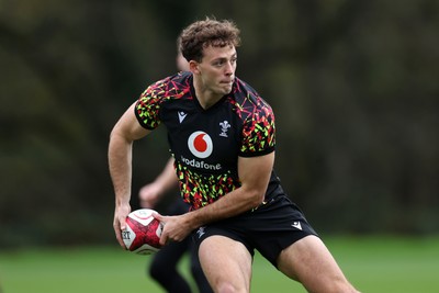 111125 - Wales Rugby Training in the week leading up to their Quilter Nations Series game against Japan - Louie Hennessey during training
