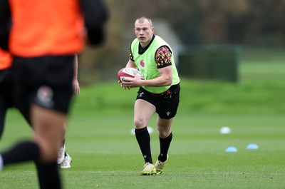 111125 - Wales Rugby Training in the week leading up to their Quilter Nations Series game against Japan - Nick Tompkins during training